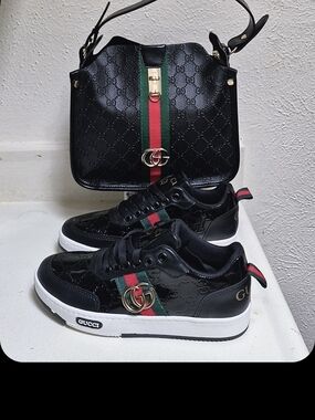 Gucci Women's Black Leather Low-Top Sneakers with Green-Red Web Accent